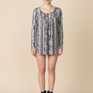 Lucky more ladies top, size medium